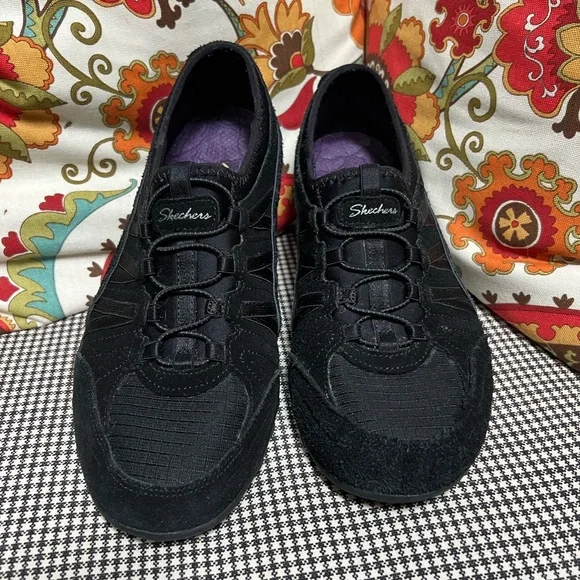 Sketchers slip on - suede like finish - Picture 2 of 5